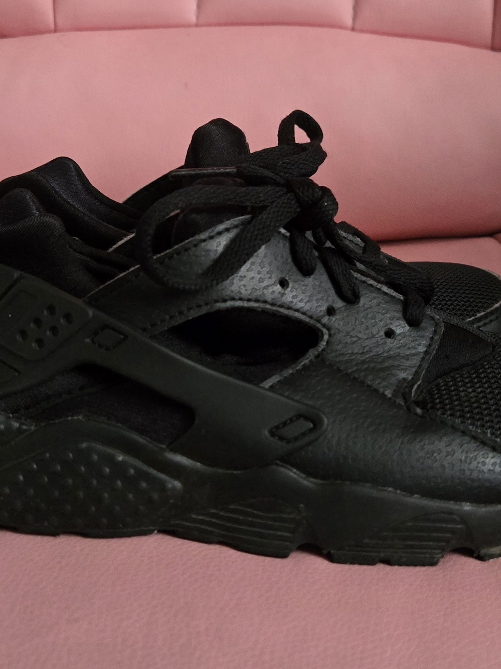 All Black Nike Huarache Run Shoes For Little Girl - Picture 4 of 5